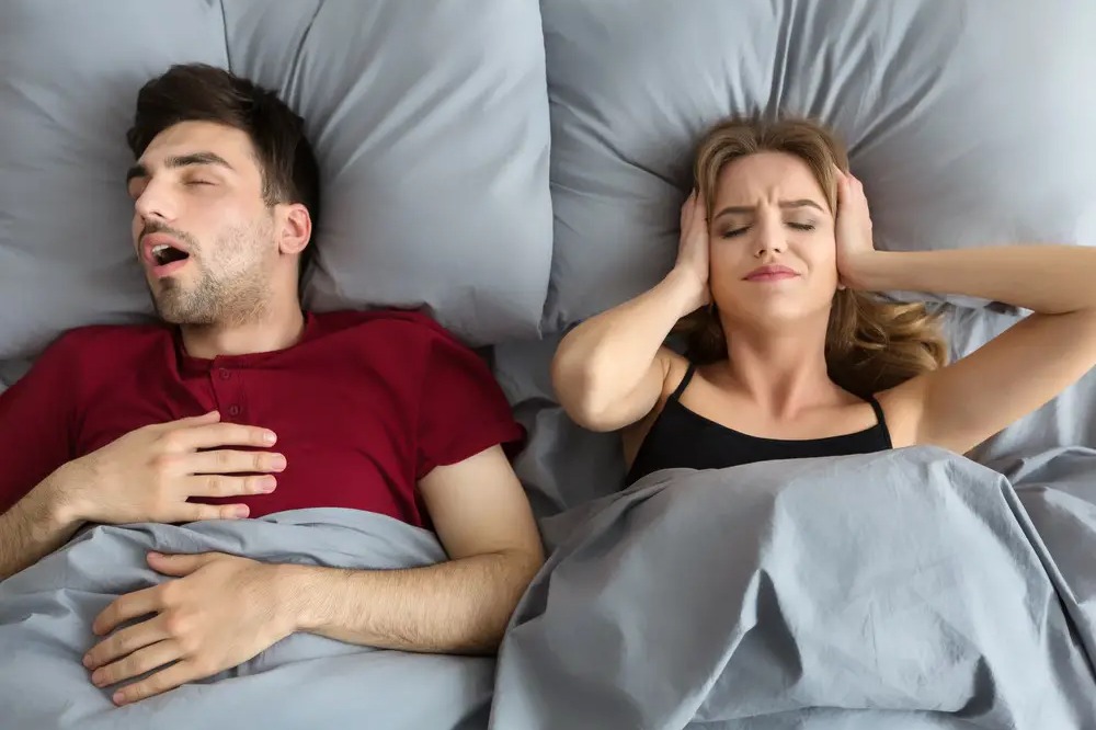 Mendengkur bisa menjadi tanda awal gangguan tidur yang memerlukan perhatian medis, seperti sleep apnea.